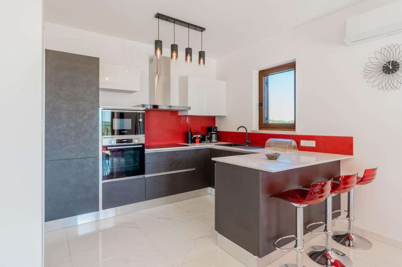 Villa Atop The Village With Stunning View Vizinada Екстер'єр фото