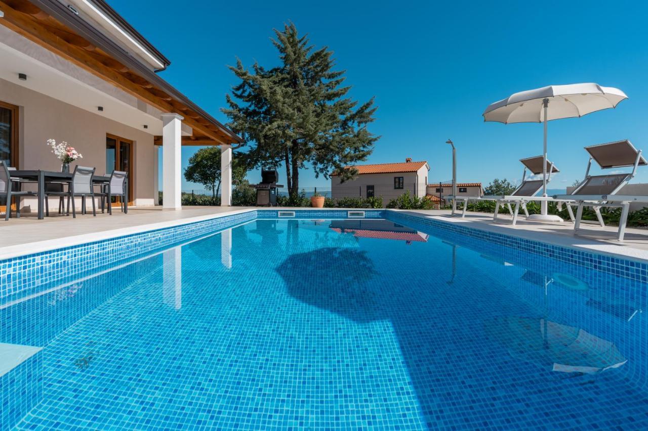 Villa Atop The Village With Stunning View Vizinada Екстер'єр фото