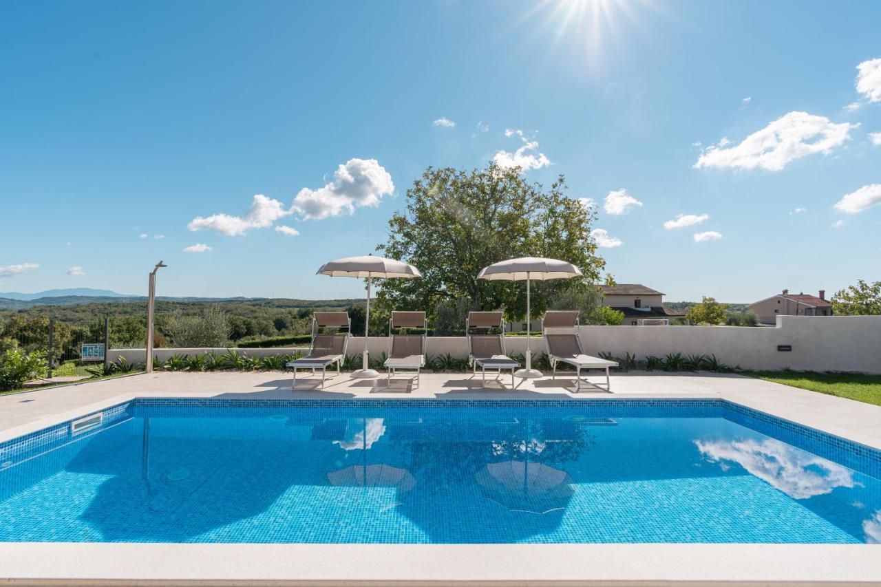 Villa Atop The Village With Stunning View Vizinada Екстер'єр фото